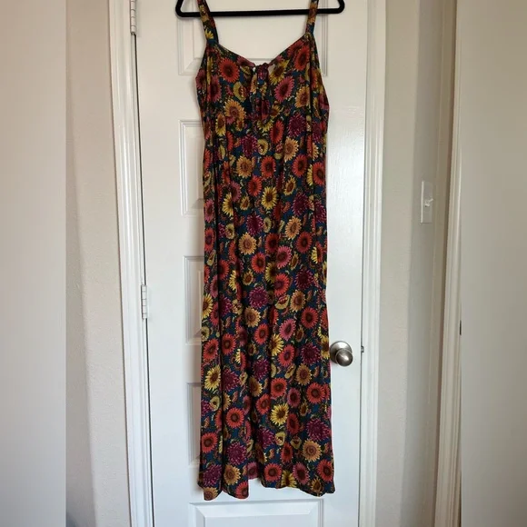 NATURAL LIFE Patti Tie Front Maxi with Sunflowers on Green Size L - Picture 11 of 12
